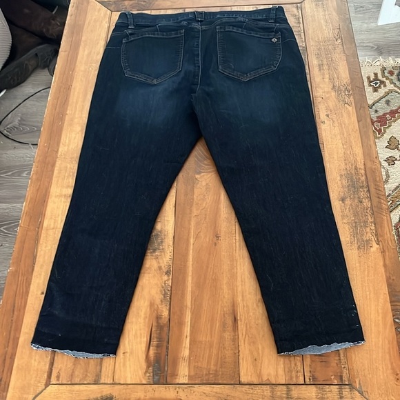 Democracy Abd solution jeans, raw edges on cuff, jeans rolled up - Picture 3 of 8